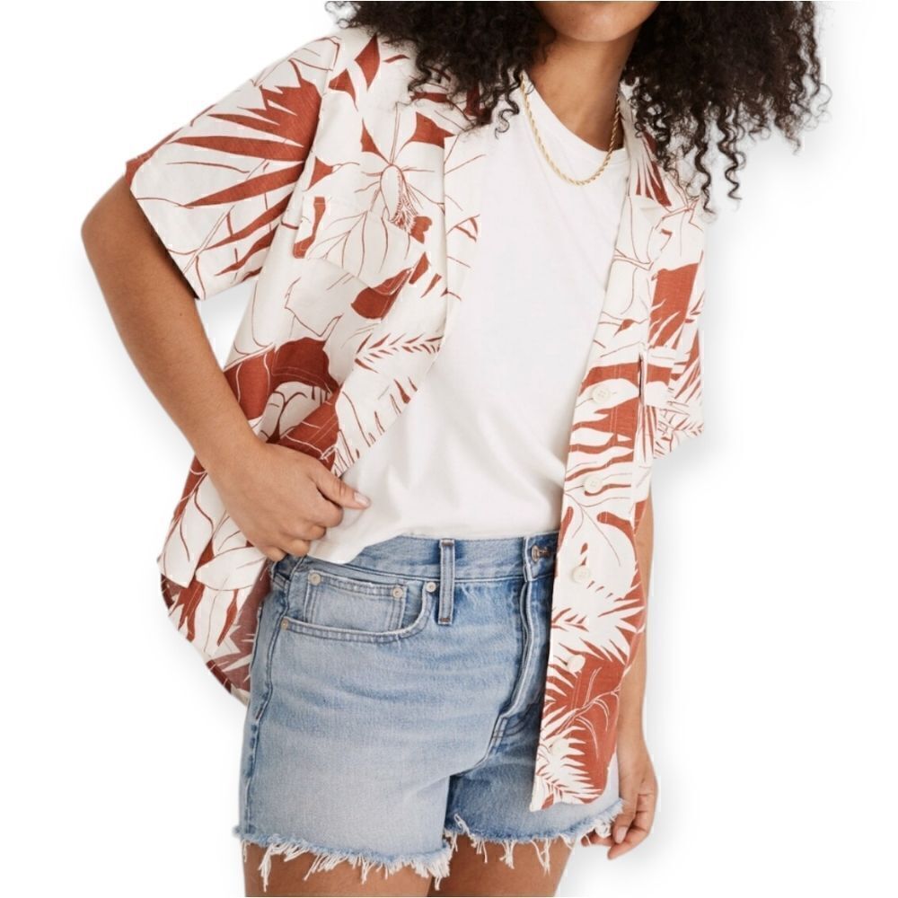Madewell relaxed denim shorts , size 28